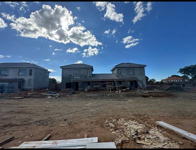 3 BEDROOM SECTIONAL TITLE FOR SALE IN WATERVAL EAST